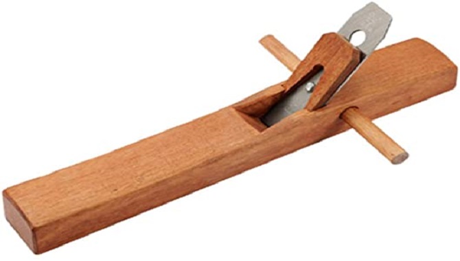 Etch The Wooden Edges With Hand Plane