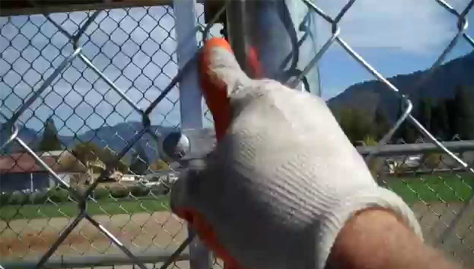 How to Stretch a Fence by Hand?