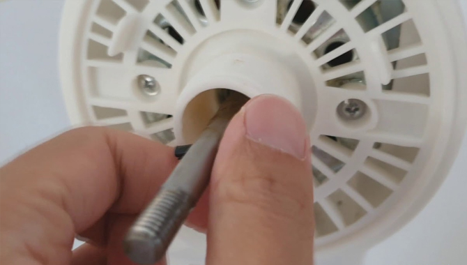 Step 2 – Unscrew the Inner Parts of the Fan