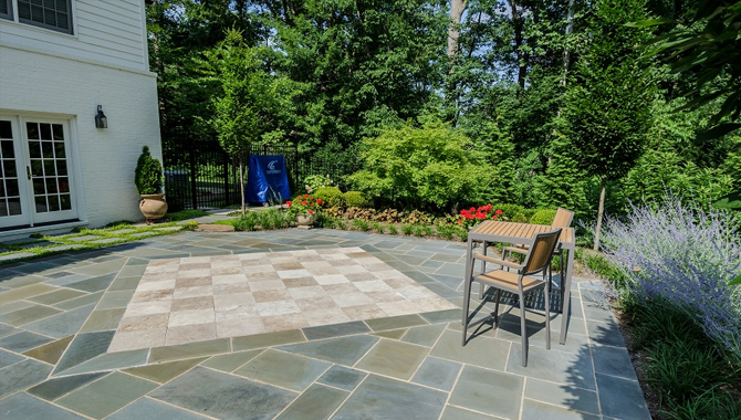 What Are the Key Differences of Flagstone and Travertine?