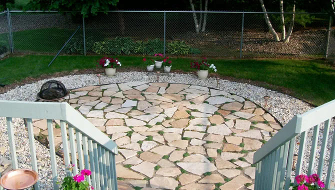 What Are the Materials of Laying Flagstone on a Base?