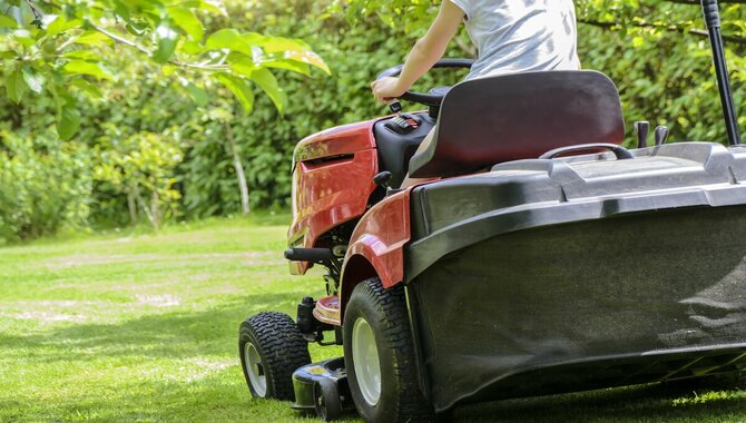 Location Of The Back Wheel On A Riding Lawn Mower