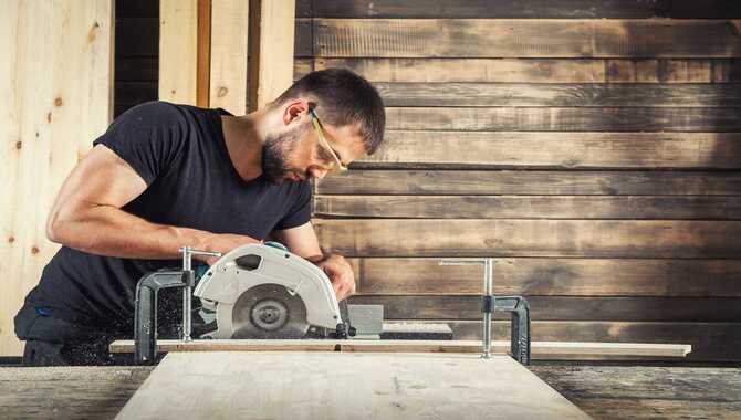 Control Your Back And Arms While Sawing