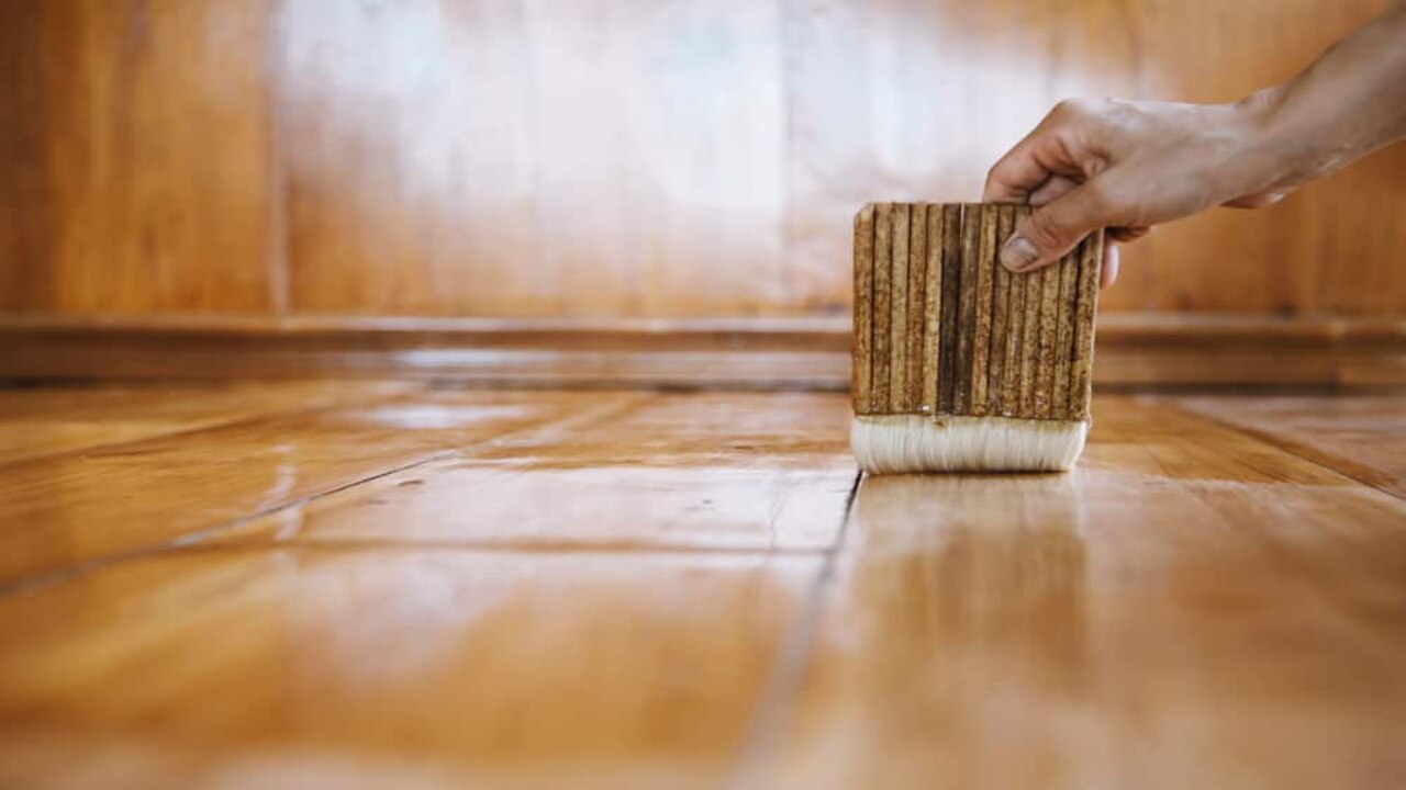 7 Methods To Remove Sticky Varnish From Wood