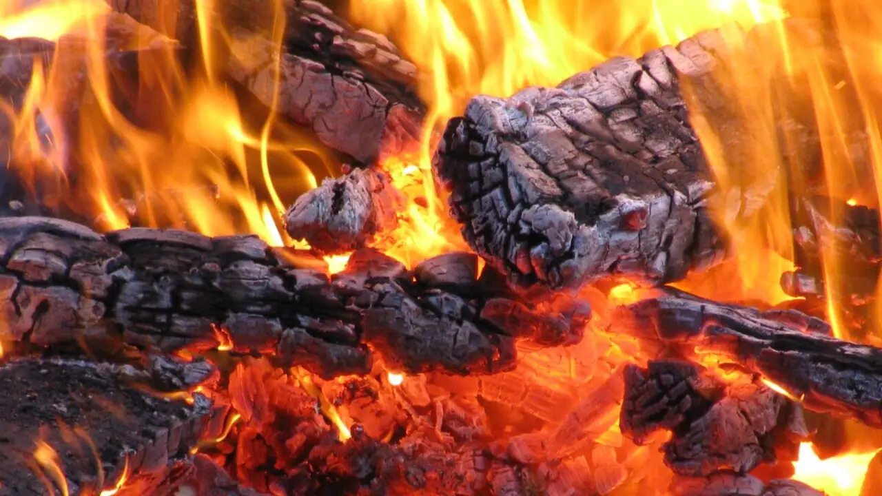 Best Practices For Safely And Efficiently Burning Dry Firewood
