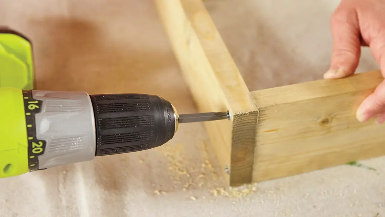 Joining Two Pieces Of Wood Using Screws